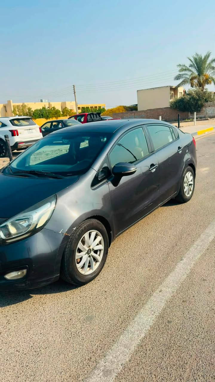 تحية طيبة 

ريو ٢012 خليجي كامل مواصفات عدى البصمة 

فتحة مري شفت  حساسات أنظمة قيادة حاكية بلوتوث بلاد 
مكينة 1600  المرغوب كير أي تي المرغوب كير مكينه كفاله… تبريد جديد كامل …داخل لون مميز عسلي 

بالعافيه على الي تكون من نصيبه …

السيارة بسمي رقم بغداد انكليزي هزة جديدة يعني تحوليه يكلف ٧٠ ألف بس رسوم الملكية… 

ملاحظة السيارة صدرها تعبان اكرر صدر تعبان وينزل فلوس الصدر من سعر السيارة…

السعر ٧٨ 
مكان السيارة ابو غريب 
***********
