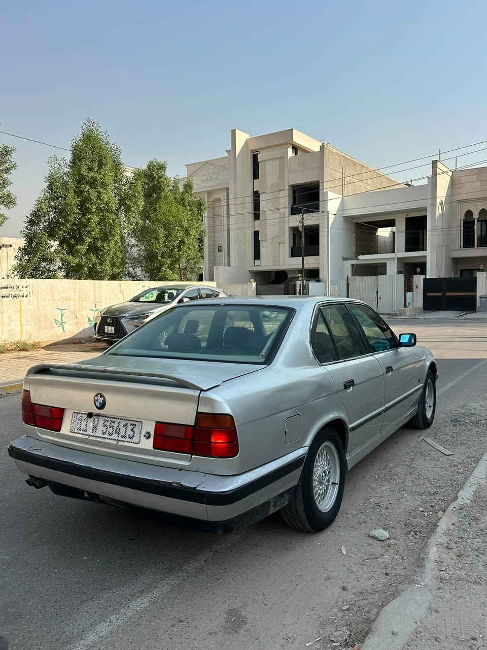 سلام عليكم
للبيع بي ام موديل 1992 اصل
حجم 525  مسكر فانوس اصل بليته وسنويه وارد يابان
صبغ فقط حزم بدون ضرر وبيها جراد شوفت عينك
كير مكينه صدر جديد ترايها شركه ناعمه بشكل
داخل كارتير جلد صاج داخلها كلش حلو تبريد ثلج
اخوان سياره حلوه وناعمه وكلها ع شركه ورقم بغداد بسمي تحويل ثاني يوم هزه جديده سعر 47 وبيها مجال قليل مكاني بغداد حي حطين او الخضراء
