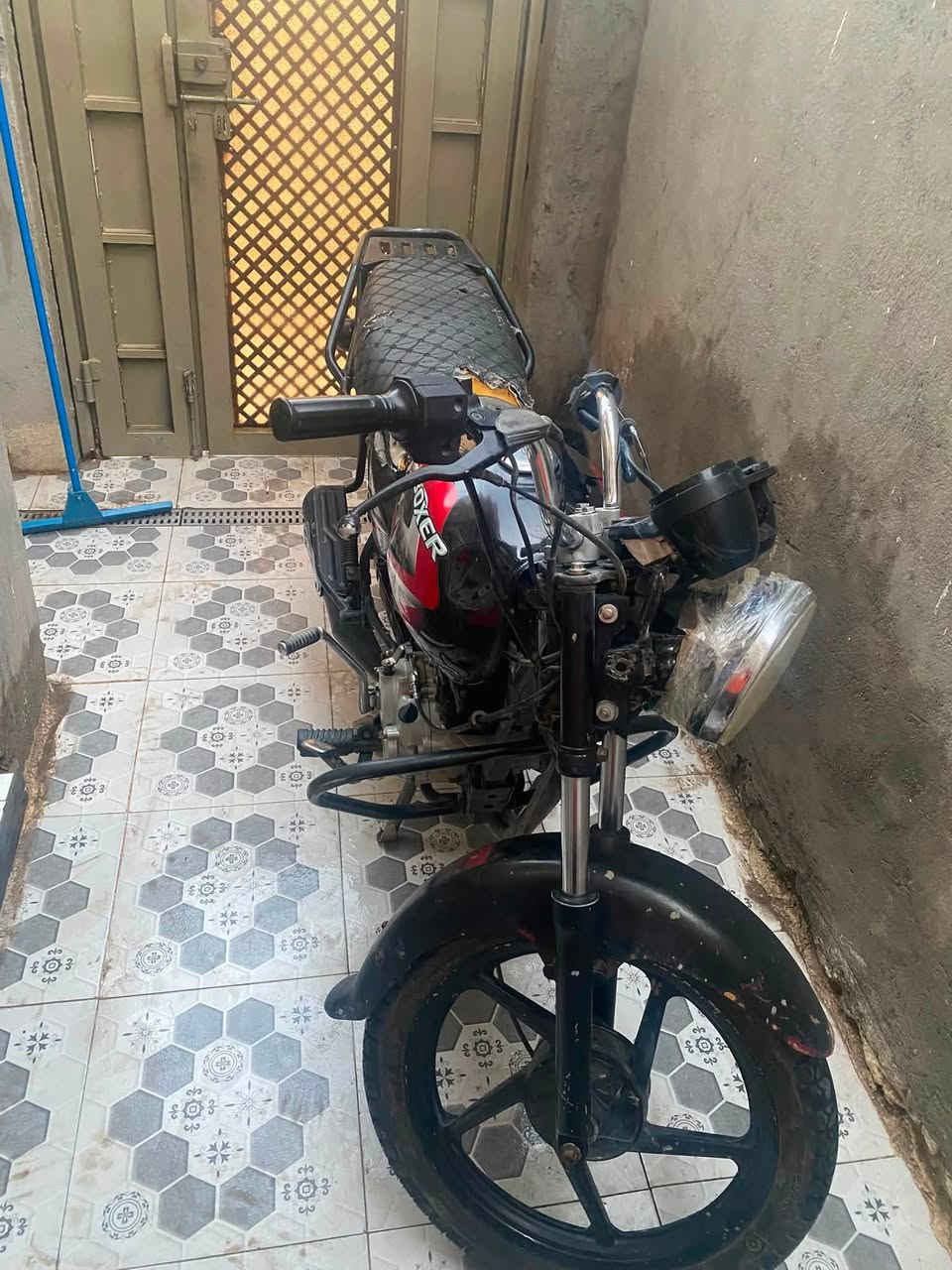 السلام عليكم
دراجه بوكسر موديل 22 دراجه واكفه لاسلف ولا هندر بس تشتغل دفعه دراجه يرادلها ترتيب فقط ما تكلفك هواي مكاني ناصريه شطره خلي
سعرك لاتكسر بيها
هاذا رقمي ***********
