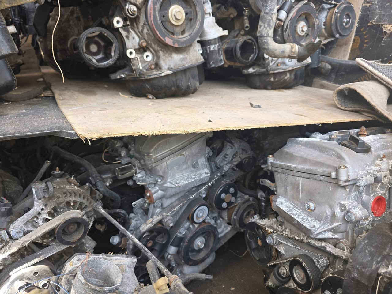 سلام عليكم .....
تتوفر محركات كامري 2400cc  2az  وكذلك كير 13 خط 
طابوكة محرك ٦٧٥ دولار مع المحرك القديم ، 
كير ١٣ خط ٥٧٥ دولار مع الكير القديم ، 
العنوان النجف الأشرف ، 
حي الصناعي *********** 
اللي يريد يشد يمنا هلا بيه واللي ياخذ سفري هم حياه الله

