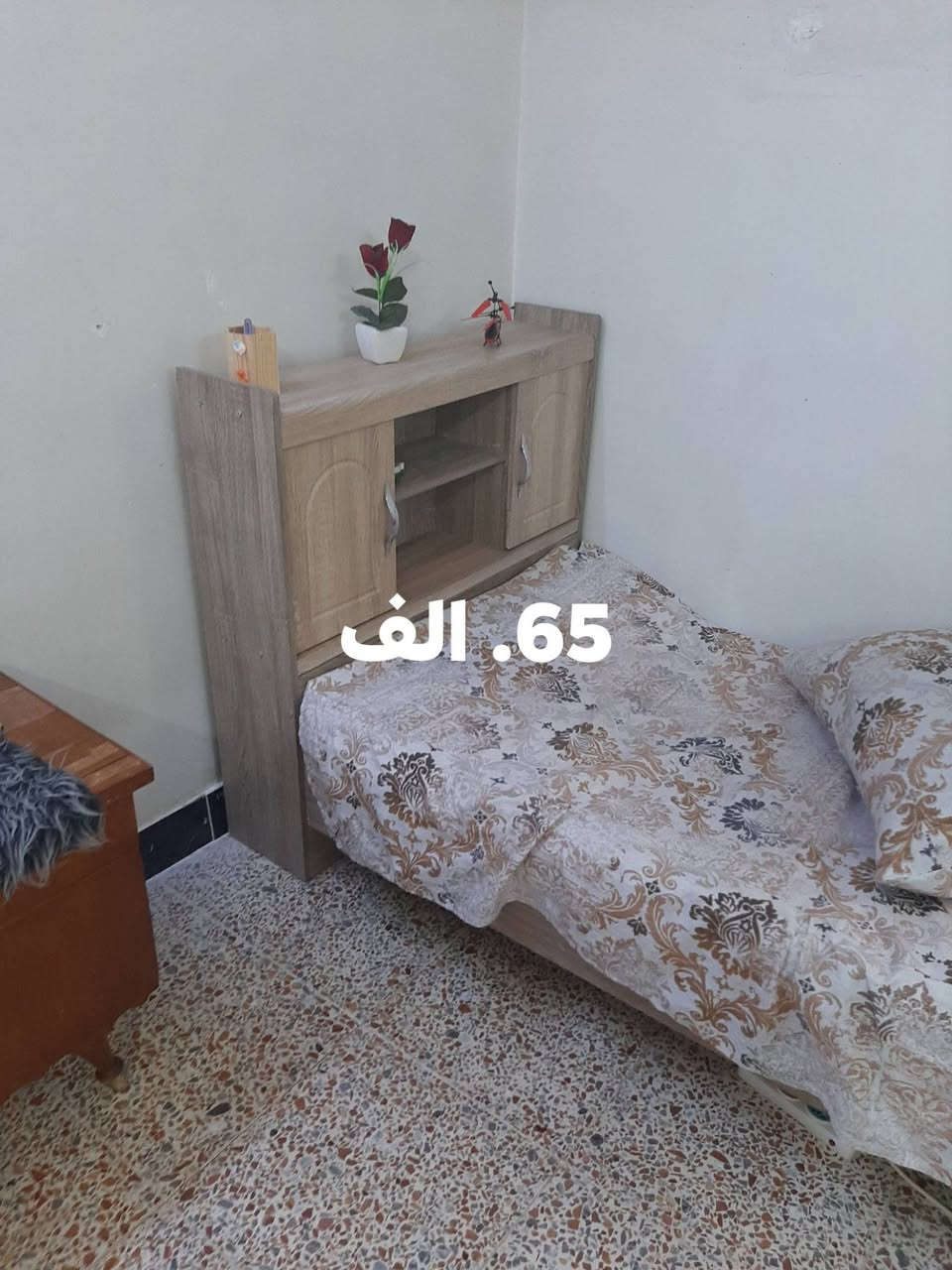 بسم الله.. على بركة الله... 
معرض الخطاب حديثه الحي العسكري مقابل جامع عبد اللطيف حامد... ***********.//***********

نص مكتوب في الصور:
- 4. ابواب
- 250. الف
- قنفتين كبيره وكرسيين 85.. الف
- 65 . الف
- 60.الف