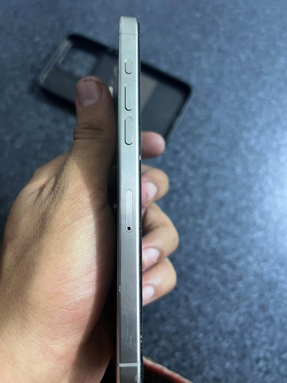 السلام عليكم
15pro maxللبيع 
نموذج m شرق اوسط مبدل شاشه تفصيخ و كامره وكاله بطارية 83 جهاز نظيف مثل ما موضح بالصور انطيك وياه كفر و شاحنه كامله جهاز بدون كارتونه 
السعر مليون وبي مجال المكان بغداد 
***********
