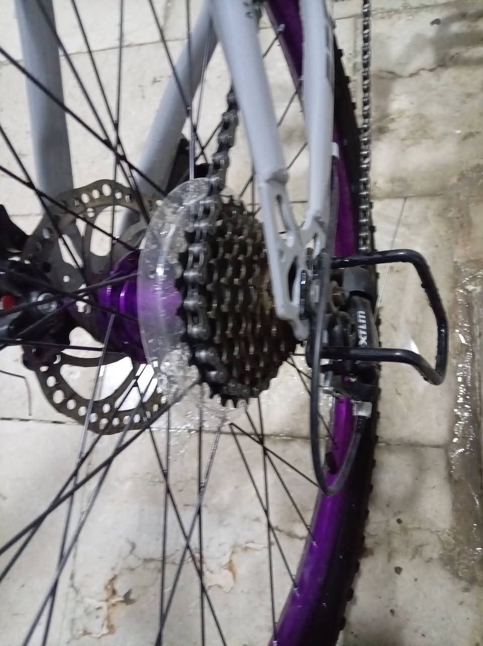 🚲 للبيع بايسكل برازيلي ماركة EZEL
• الحجم: 26

• الحالة: جديد، ما صارلي هواي من مشتريه

• السرعات: 7 خلفي × 3 أمامي

• الدبل: أمامي

• البريكات: أمامي وخلفي وشغالات

• كلشي بلادي وشغال بدون مشاكل

• السعر: 175 ألف دينار بي مجال

📍 بغداد - شارع حيفا

📱 للتواصل واتساب: ***********
