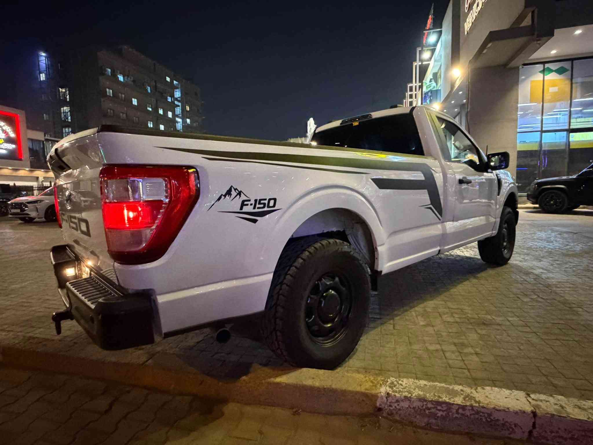 Ford f150
موديل ٢٠٢٢ 
ماشية ٥٥ الف ميل 
٦ سلندر 
محرك ٣٣٠٠ 
شاشة كبيرة  
حساس خلفي 
كامرة خلفية 
مرايات جانبية هيتر 
كير تعليق 
ويل ١٧ 
تايرات بريجستون 
اوتو ستارت ستوب 
صبغ بنيد وجاملغ ايمن امامي وجاملغ ايمن خلفي 
السعر 160ورقة 
للاستفسار والتفاصيل مكان السيارة بغداد الكرخ
***********

