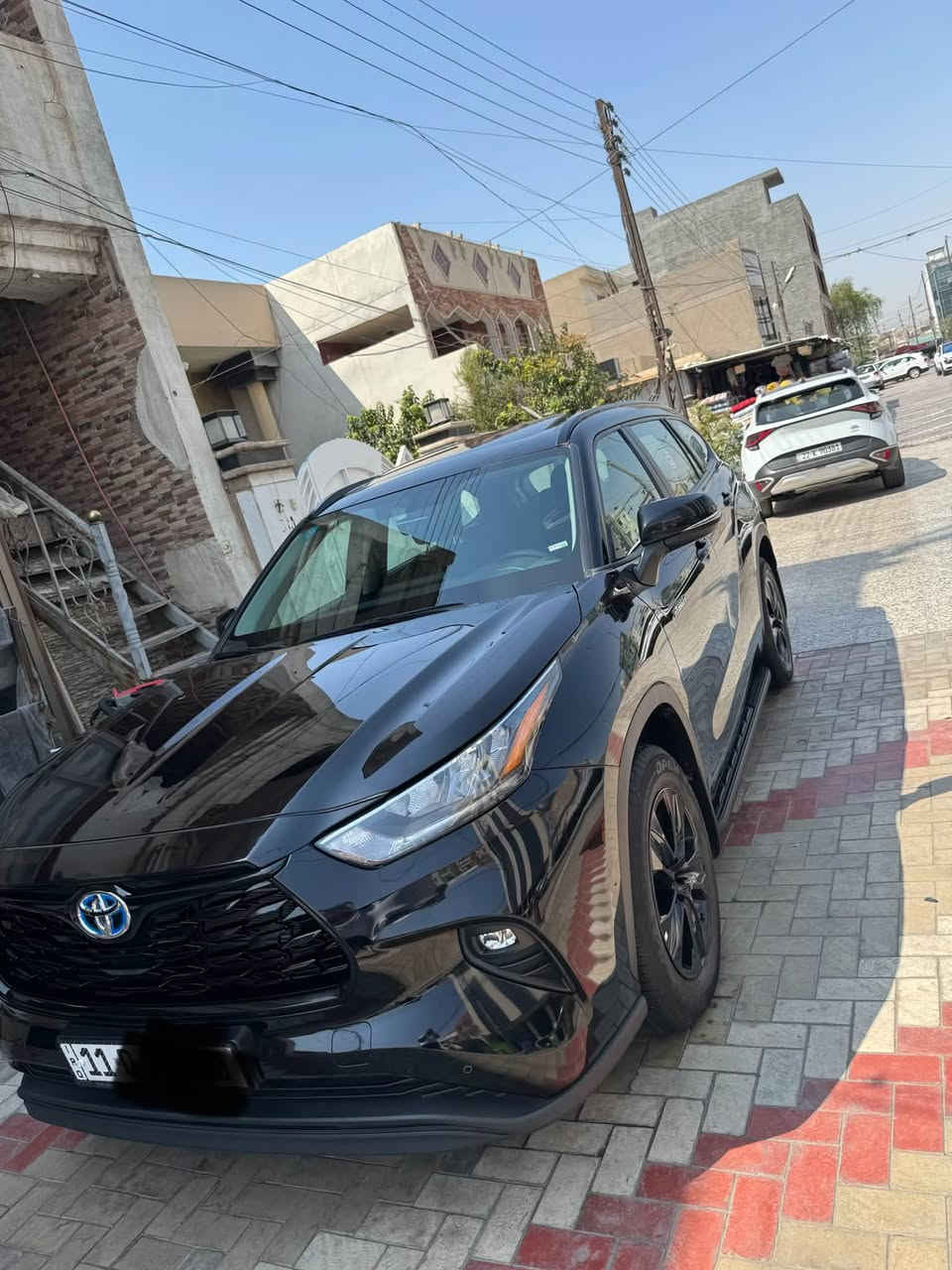 تحية طيبة
هايلندر موديل ٢٤ GLEام الضمان شركه 
ساز مواصفات معروفه جلد لونين.بصمه دخول ذكي دوسات بلاديه جنطه كهرباء كامره خلفيه حساسات امامي خلفي سياره جديده اخت الزيرو صيانه كله بالشركه مجاني ماشيه ١٦ الف حقيقي  السياره 
رقم بغداد بسمي مداور ثاني يوم
مكاني بغداد .
السياره صار بيها حادث البارحه مثل مموضح بالصور ابيع على وضعها 
للاستفسار 
***********
