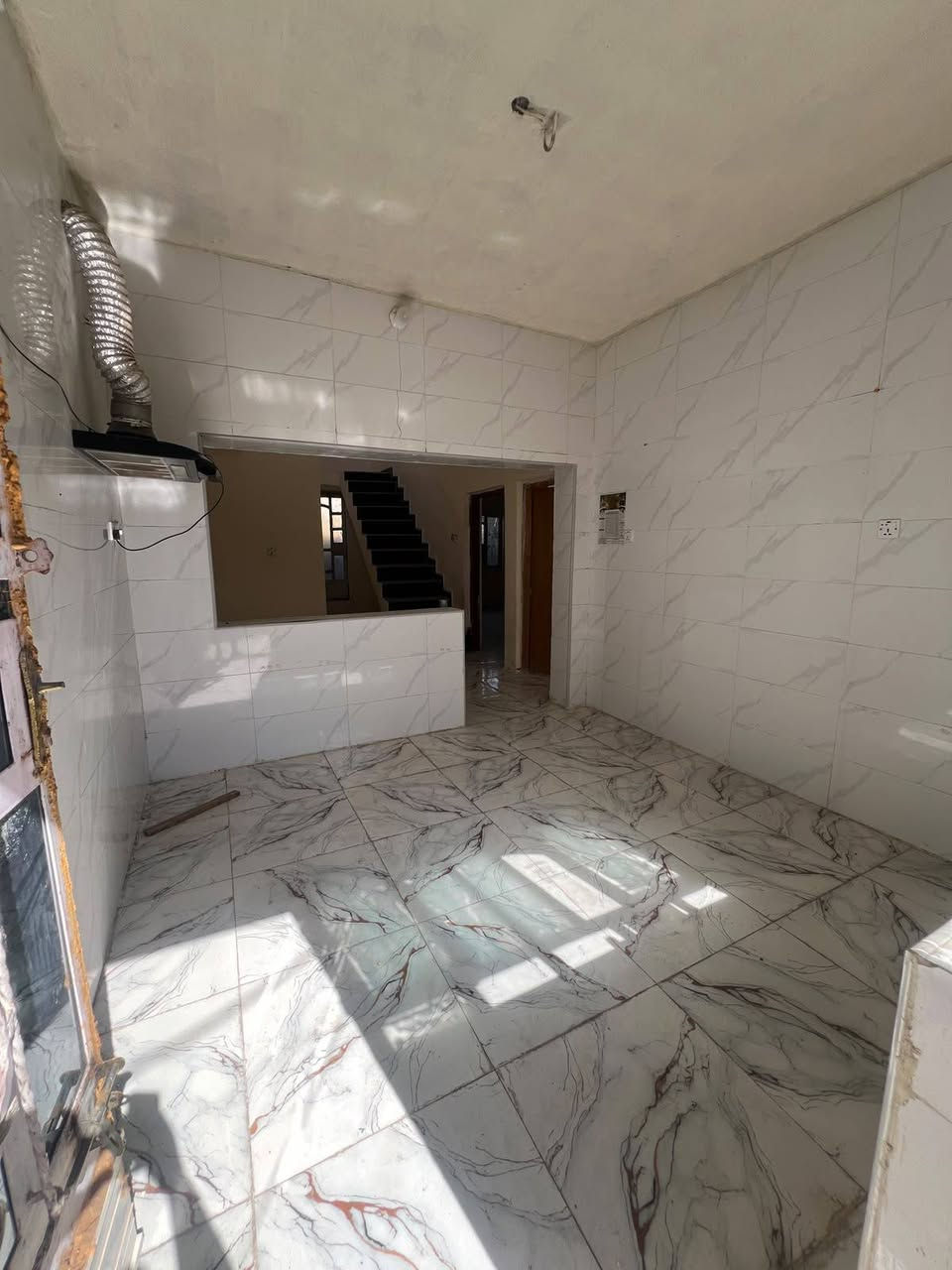 سلام عليكم بيت للايجار مساحته 135 غرفة نوم وحده صاله استقبال مطبخ حار + بارد
 قفل 300 
الحضاريه مجاور سيد رافع 

تواصل خاص او واتساب 
***********
