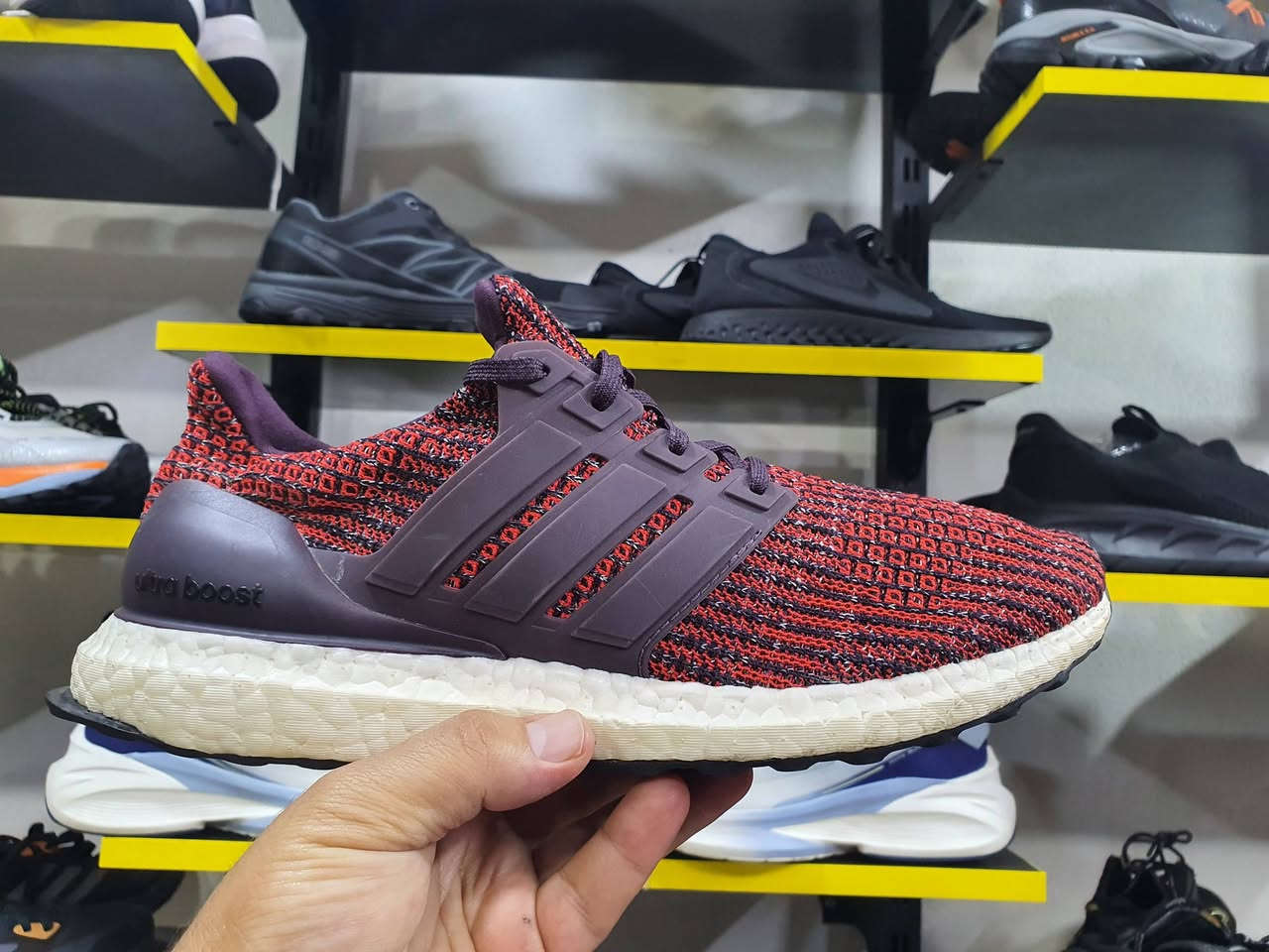 ترنشوز من ماركة Adidas  الترا بوست شرط اورجينال 
السعر ٢٥ الف
قياس ٤٤
طول القدم ٢٨ 
التواصل عالخاص أو على الرقم ***********
يوجد توصيل
