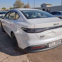 للبيع Byd sel5 موديل 2025 ماشيه 18 الف الداخل ابيض مغلف بيجي  بيها بار...