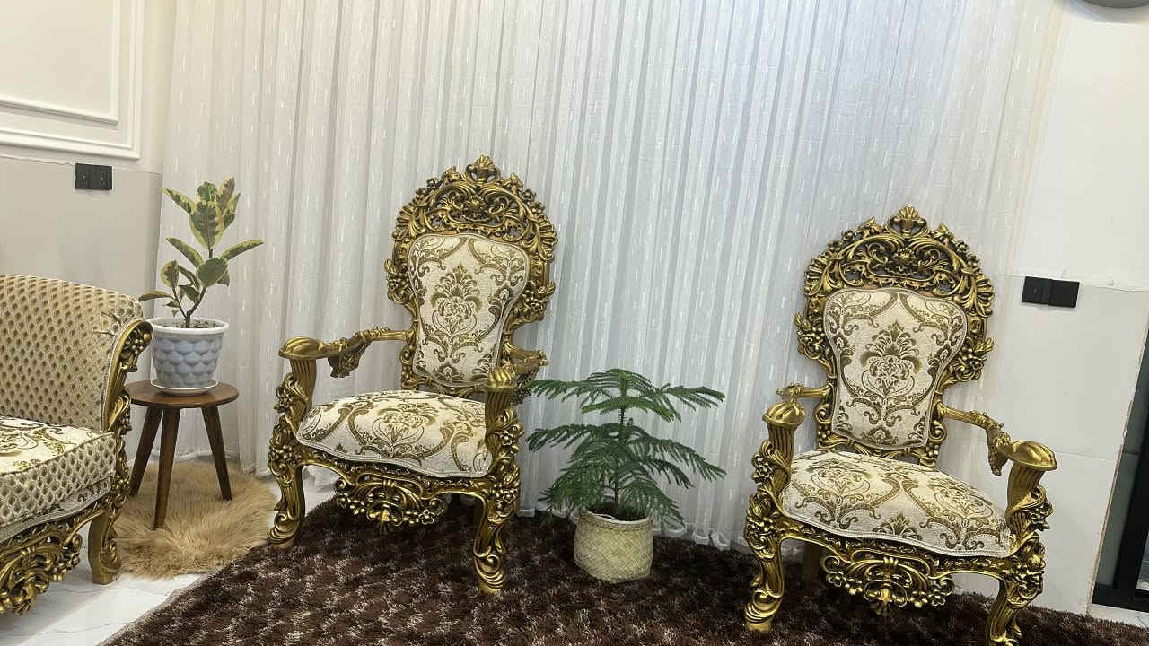 ئەم تاقمە قەنەفەیەمان هەیە زۆر تازەو جوانە ماوەتەوە نرخی
٣٥٠$مەعامەلە ***********

