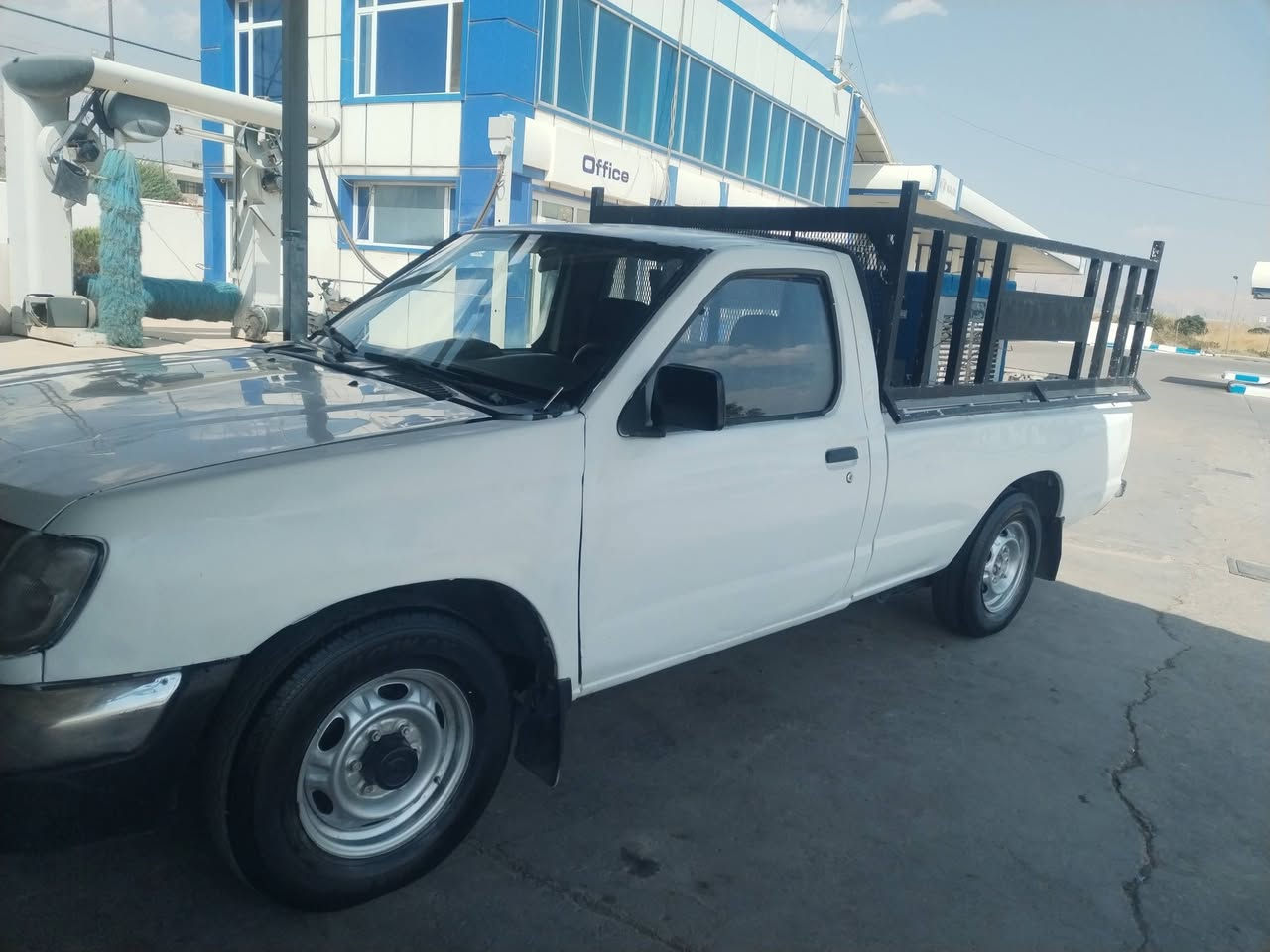 نیسان 2001 تەبرید و پاوەر چوار تایەی لۆکی لەسەرە بێ موشکیلە ماڵی کاسبیە 53 گەڵاو معامەلە 
***********
***********
