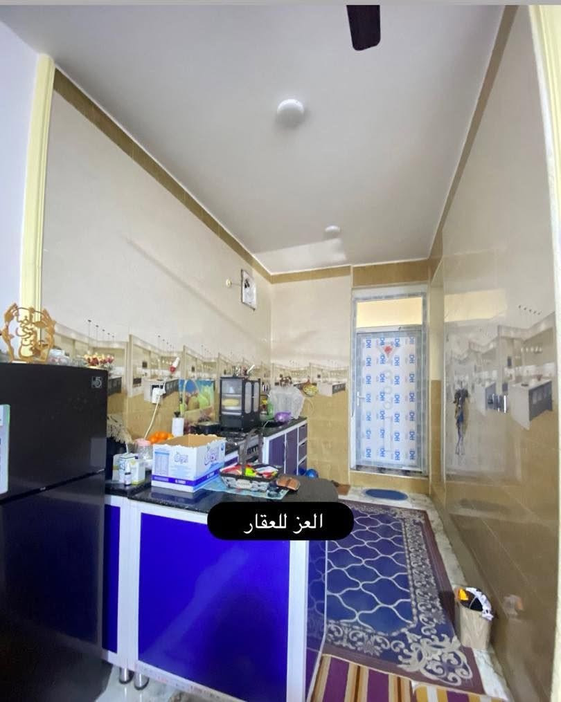 🏘️ / دار للبيــع مسـاحه(200)م طابو (صـرف ) بسعر مناسب جداا

                 الواجهه 10 م / النزال 20 م 

🧱 بناء سنة  2012 

1️⃣ الطابق الاول / غرفة نوم  .مطبخ . أستقبال . هول . كليدور . مجمع صحيات  . كراج  .  

 2️⃣الطابق الثاني /  سويت كامل  مطبخ وغرفه نوم و مجموعه صحيات . غرفة نوم . هول . 

📍 الموقع / حي الجامعه

نص مكتوب في الصور:
- العز للعقار