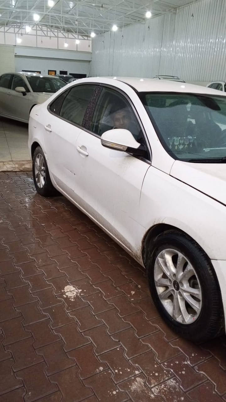 سياره شيرى ئه ريزو موديل ٢٠١٦ كير ومكينه ى كورلايه كير ئوتوماتيكه بيتاقى بنزينى له كه له  تبريده وتدفئه بى ليدان وبى ده واخل سنه وى له ٢٠٢٣به سر جووه ١٠ ورقه غرامى له سره دواى مامه له ئيكريمه وه نرخى ٥٨$مامه ليكى كم
*********** كركوك, العراق
