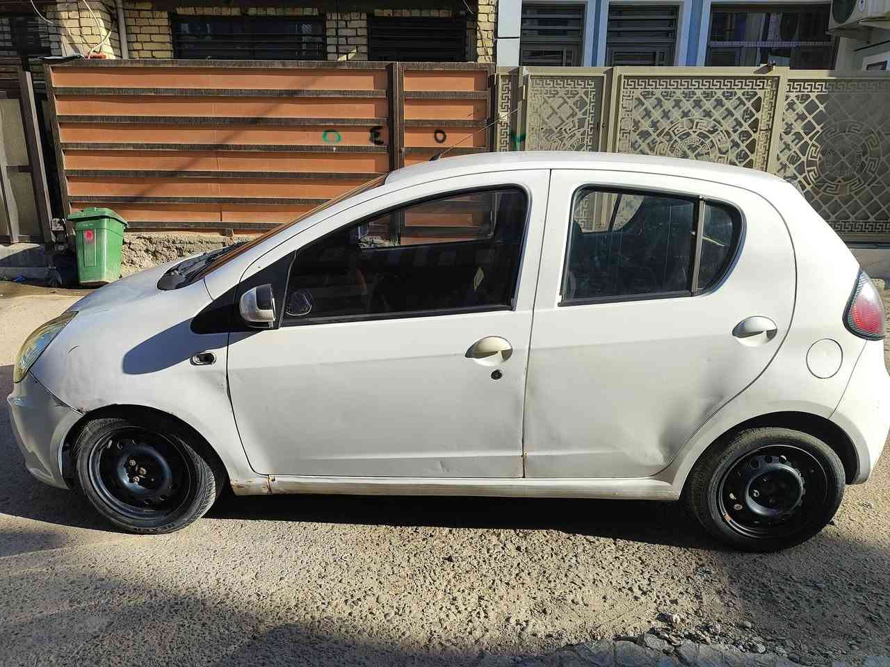 للبيع
جيلي باندا مديل ٢٠١٢ 

السيارة حلوة ونضيفة 

محرك وكير جديد 

حدادية وصدر نضيفات 

تايرات جديدة 

تبريد شغال 

سنوية بسمنة تحويل ثاني يوم 

هزة جديدة 

مكان السيارة بغداد الدورة 

*********** 

السعر ٣٨ ورقة
