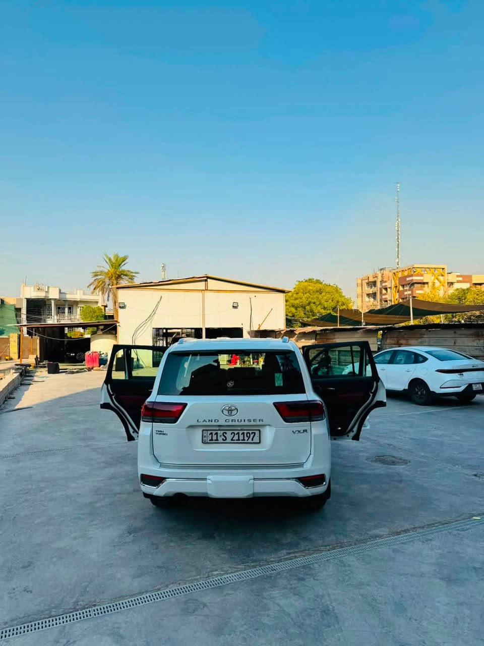 سلام عليكم 
لاندكروز 2023vxr

السياره اعلى فئه بل لاندكروز السياره ساز
ماشيه 100الف كيلو متر 
السياره صيانته من البرغي للبرغي بساز ترايه وكاله 
موجوده الوصولات كله مال  ساز
4بوب شفط صندوك شفط
تبريد كشنات وتدفئه 
داته شو 
سلايد 
ثلاجه 
3شاشات بلادي 
السياره كلش كلش نضيفه ربع ماتصرف عليه 
مكاني الجادريه 
سعره 690 ورقه وبيه مجال بسيط 
***********
