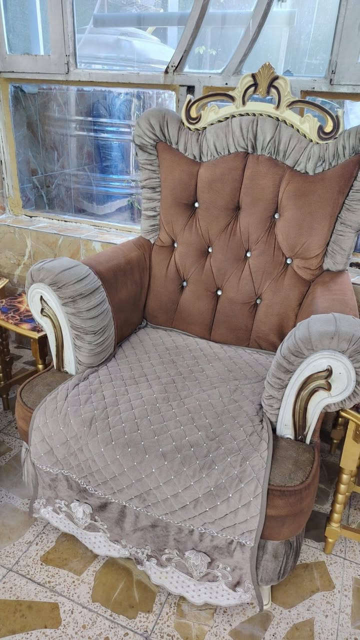 سلام عليكم 
تخم للبيع نظيف تكمه درجه اولى  10 مقاعد السعر 250 الف وبي مجال 
غرفة نوم تركي نظافة 75 بالمية كامله السعر 250 الف وبيها مجال 
مكاني بغداد مدينة الصدر 
اتصال  او واتساب ***********

