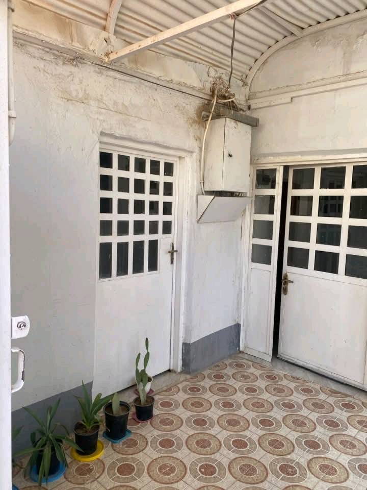 🏠 بيت للبيع  او مراوس – العروبة

📍 الموقع: العروبة، خلف مركز 7 نيسان
📌 قريب من الشارع العام

📐 المساحة: 150 م²
📏 الواجهة: 10 م
📏 النزال: 15 م

🏡 يتكون من طابقين:

🔹 الطابق الأول:
• غرفة نوم
• صالة
• استقبال
• مطبخ
• صحيات

🔹 الطابق الثاني:
شقة معزولة بالكامل، تحتوي على:
• غرفتين نوم
• صالة
• مجمع صحيات

📞 📞 للاستفسار والمراجعة:
مكتب المحيط لبيع وشراء العقار – الديوانية
📍 شارع الحولي – خلف جامعة القادسية – قرب غسل غريب الطوس

☎️ ***********
☎️ ***********
📲 واتساب متوفر على الأرقام أعلاه

🏠 مكتب المحيط… عنوانكم الموثوق
واتساب متوفر 📲