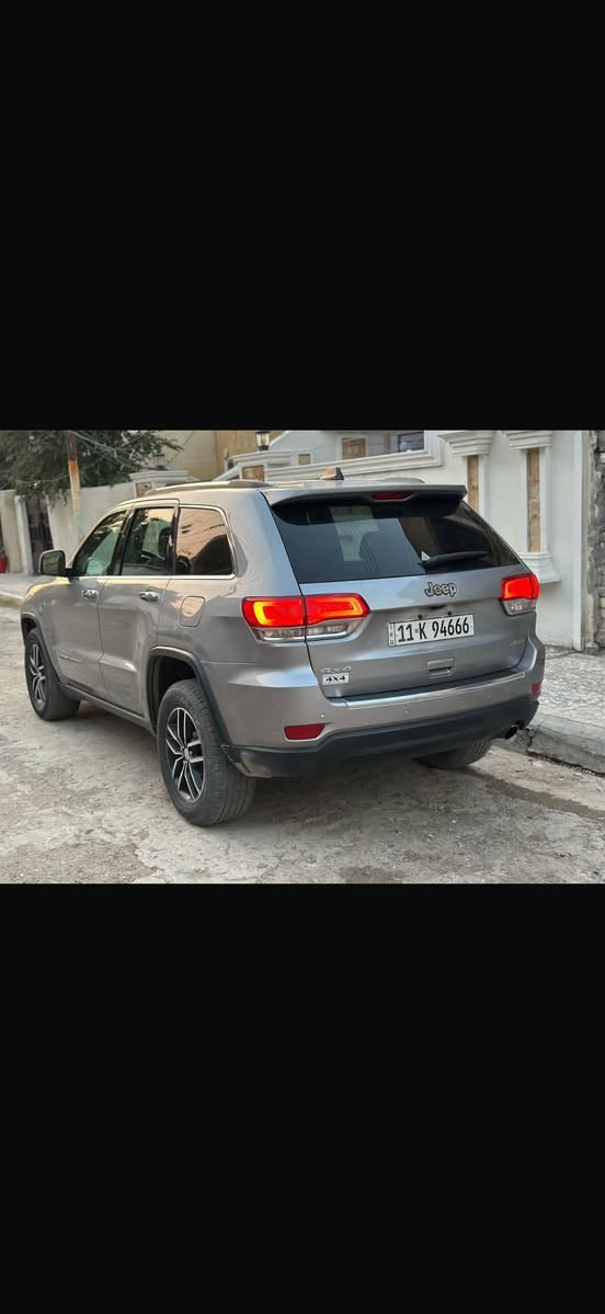 السلام عليكم
للبيع او مراوس بجارجر 

Jeep Grand Cherokee Limited 2018

جيب جراند شيروكي ليميتد 2018

رقم بغداد انگليزي تحويل مباشر

 المواصفات :

 اللون: سلفر

 وارد أمريكي

 محرك 3.6 لتر

 6 سلندر

 دفع رباعي فور ويل

 جنوط 18 إنش

 المواصفات:

رادار

توقف ذاتي عند التحذير

• شاشة لمس

• بلوتوث
Carplay

• Android Auto

• كاميرا خلفية

• حساسات خلفية

• مقاعد جلد

• تحكم كهربائي بالمقاعد

• مثبت سرعة

• بصمة وتشغيل ذكي

• نظام تحكم بالمقود

 فئة ليمتد

 فتحة

الضرر
موضح بالصور بدون ايرباك
 
مكاني بغداد السيدية رقمي ‭ ***********‬
