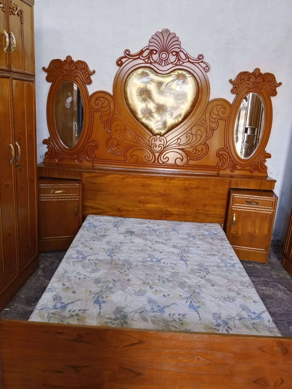750غرفه صاكه ست ابواب ام دنك اخت الجديده مال عرسان صاج الزاويه كنتوريه بغداد الحسينيه مال الراشديه وعندي توصيل ***********
