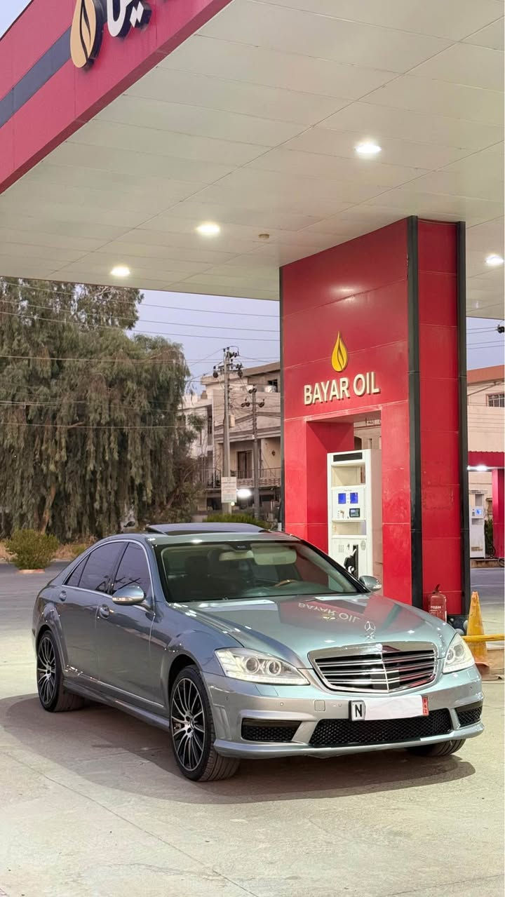 🚘 بەناوی خوای گەورە بۆ فرۆشتن

✨ Mercedes-Benz S550 –
 مودێل 2009 (شکڵی 2013) ✨
خرامە بە شەرت 📮

🔹 دوو پارچە بۆیاخ
🔹 بێ چاڵ، بێ شوخت
🔹 مەکینەی مەرخوبەکە 
🔹 مەنیفۆڵدی ئەسڵی
🔹 195,000 کیلۆمەتر ڕۆیشتوو
🔹 قەپات مواسەفات
🔹 سلاید (Sunroof)

⭐ مواسەفات:
✅ دەرگای لارجە  و سندوقی کارەبا
✅ جام پۆلۆ، ڕەیس، فۆتۆ و بیلاد
✅ AIRMATIC (بەرز و نزمکردنی هەوا)چوپەکانی بەشەرت 
✅ شاشەی گەورە و گێچی ئەلیکترۆنی تەواو
✅ 4 کۆشنی جلد، سارد و گەرم، و خەزن
✅ لایتی عەدەسەی Xenon + LED
✅ لایتەکان لەگەڵ سوکان دەسوڕێنەوە و بەرز و نزم دەبن
✅ سیستەمی دەنگی Burmester ـی 13 مەکبەر
✅ 6 CD، تەبریت، و سندوقی کارەبا
✅ زۆر مواسەفاتی تری فەخامەت

🚗 دۆخی سەیارە:
🔸 گێر و مەکینە هەرگیز نەکراونەتەوە.
🔸 تازە سێرفیس کراوە.
🔸 سەیارەیەکی زۆر جوان ماوەتەوە ، چەندین ساڵە لە ماڵی خاوەنەکە بووە و کەم بەکارهاتووە.
🔸 تەنها 194,000 کیلۆمەتر ڕۆیشتووە.

💰 نرخ: 79 معامەکەمیک )

📞 بۆ زانیاری زیاتر و بینینی سەیارە، پەیوەندی بکەن.
*********** ☎️ أربيل, العراق
