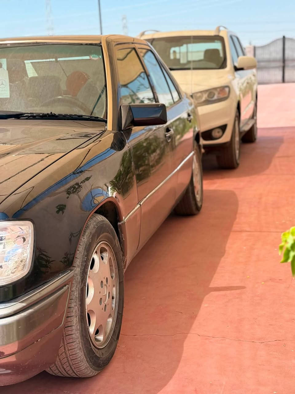 السلام عليكم
للبيع مارسدس دب موديل 93

رقم اربيل بسمي 

مكينه وكير بطه 3000

حداديه خلفي امامي جديد تخم تاير 

مكفوله من ضربه مصبوغه عام لي جماليه 

كهربا ئيات كله شغال داخل كله بلادي 

مكان سيارة بغداد راشدية 

رقم الهاتف ***********

السعر 72 $
