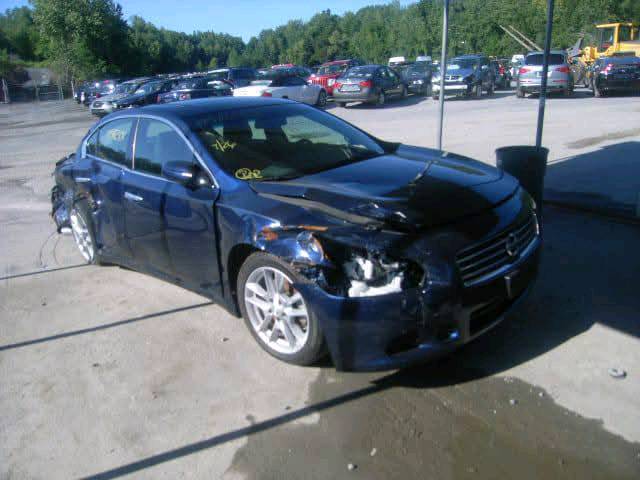 نيسان مكزما2010 بغداد بسمي محرك وكير جديد حاويه تبريد ثلج فول مواصفات للبيع او مراوس حسب القناعه***********