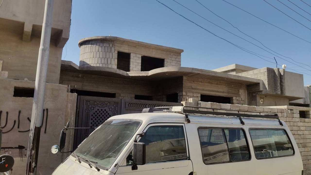 🏠 هيكل للبيع بسعر مناسب وموقع مميز
البناء بطح والاساس بادلو
مساحه 200م
ماء+وكهرباء واصل 
، موقع .القوسيات
📍 الموقع: [القوسيات قرب ماركت حي الزيتون]
📞 للاستفسار والتواصل: [رقم الهاتف *********** الكورك بي واتساب 
***********7]
السعر 47 وبي مجال بسيط المو شراي لا يغني
