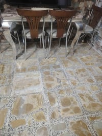 ميز طعام مرمر جديد معا اربع كراسي بوب الشام   السعر ٣٠٠ رقم الهاتف ٠٧٧...