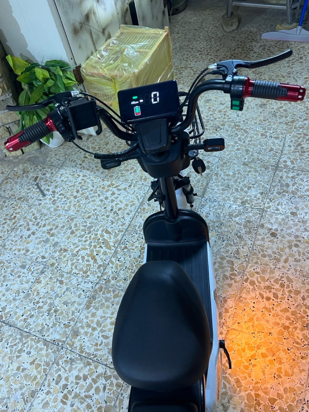 دراجه شحن حجم 14 جديده مستعمله 3 اشهر شرط الفحص جدًا نضيفه 
تنحمل وزن من ل90 وجوه

خمس بطاريات سرعته 80 اربع نمر 

السعر 300وبيه مجال ***********
شنو اسم/موديل الدراجة بالضبط؟ وهل هي بنفس المواصفات الأصلية لو بيها أي تعديل؟: 
نوع هبي 6
وين موقعك بالضبط حتى المشتري يعرف منين يستلم؟: 
ميسان 
البطاريات الخمسة: أصلية لو تبديل؟ وشكد تدوم بالشحنة تقريبًا؟: 
بطاريه شركه ونلي الأصليات تدوم بل شحنه 30 كيلو
الدراجة عليها أي عطل أو تحتاج شغل/صيانة، لو شرط فحص مثل ما ذكرت؟: 
شرط الفحص 