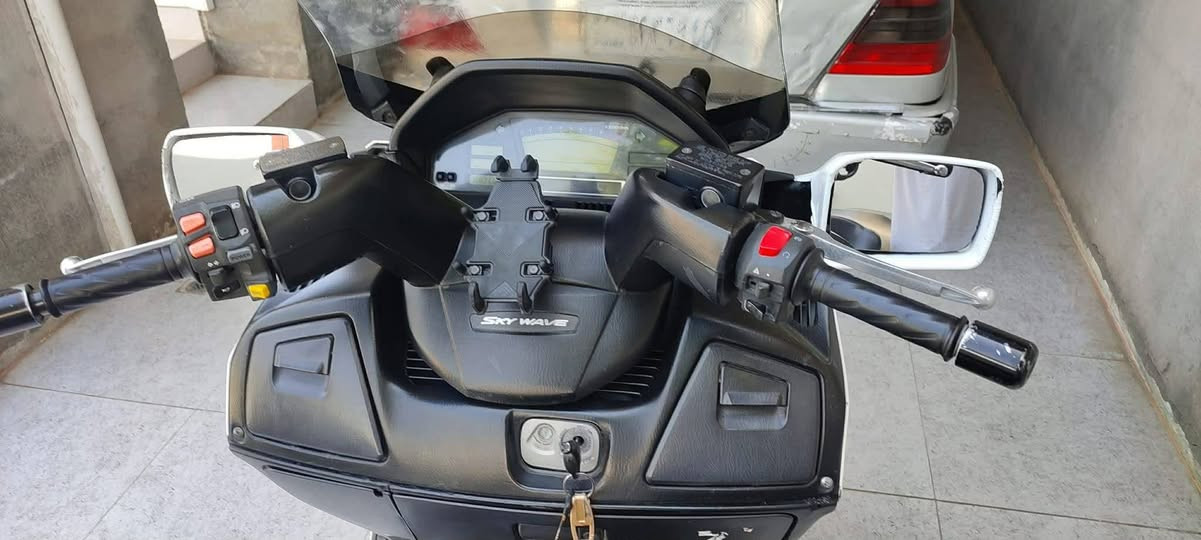 سکای وەیف بۆ فرۆشتن 
مەکینەی ٦٥٠ ٢ بستۆنە
ماشااللەی لێبێ سفر سفرە
تایەی و بەنسی تازەی لەسەرە
ڕۆنی تازە گۆڕاوە 
بەس سەیاقێکی ئەوێت لێ بخوڕێت و تەواو ماشااللەی لێبێ زۆر بەقۆتا و بە هەڵمەتە
سعری ١٥ گەڵا و مەجەلێکی برایانە 
لە سلێمانیە ماتۆڕەکە 
ڕەقەم/***********
عربی
🏍️ سكاى ويف 650 للبيع

• الماكينة: 650، 2 بستم
• ما شاء الله، الماطور صفر صفر ونظيف جدًا
• التايرات والبنسة جديدة
• الزيت متغيّر حديثًا
• يحتاج فقط إلى سائق يعرف يسوقه، والباقي ما شاء الله عليه
• قوي جدًا ونشيط بالحركة 🔥
• الموقع: السليمانية
• السعر: 15 ورقة، وقابل للقليل من المجادلة

📞 للاتصال: ***********

ما شاء الله، الماطور نظيف وقوي، وجاهز للاستخدام.
