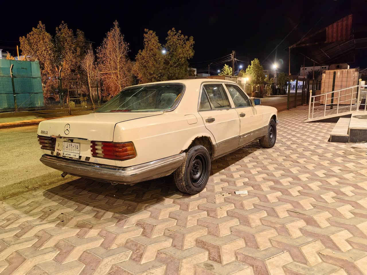 مرسيدس رئاسي. محرك وكير 2500 بطه 
السعر 16 $ وبيها مجال قليل
رقم بغداد شرط الوكاله. 
العنوان النجف حي النداء
حداديه 60% 
*********** 📞 
*********** ☎️
