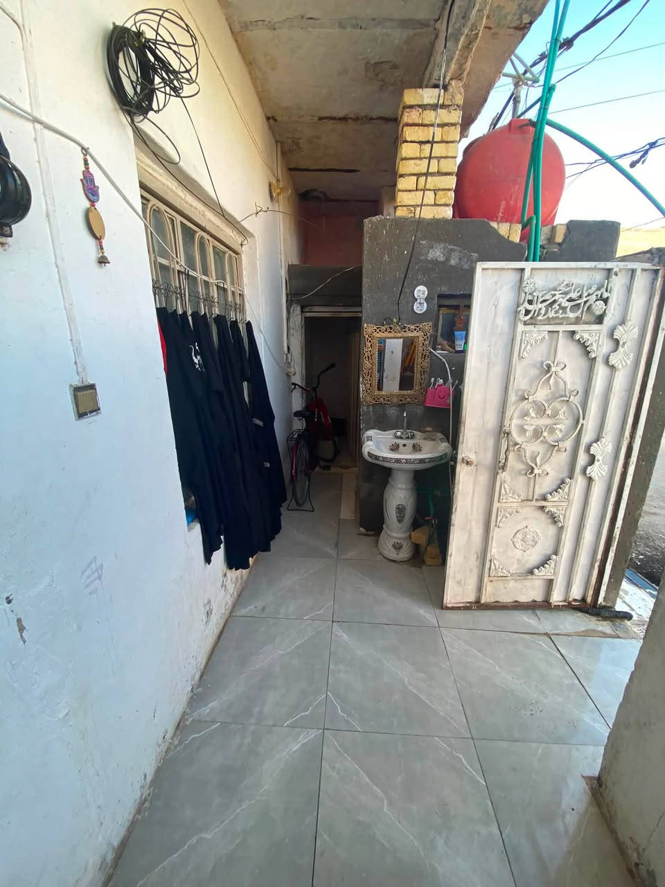 بيت للبيع في الضجرية مساحتة 80 متر طابو علماً البيت صالح للسكن طابقين متكون من غرفتين نوم فوك وغرفتين نوم جوة وصالة ومطبخ وبراني ومجمعات صحية للاستفسار ***********
