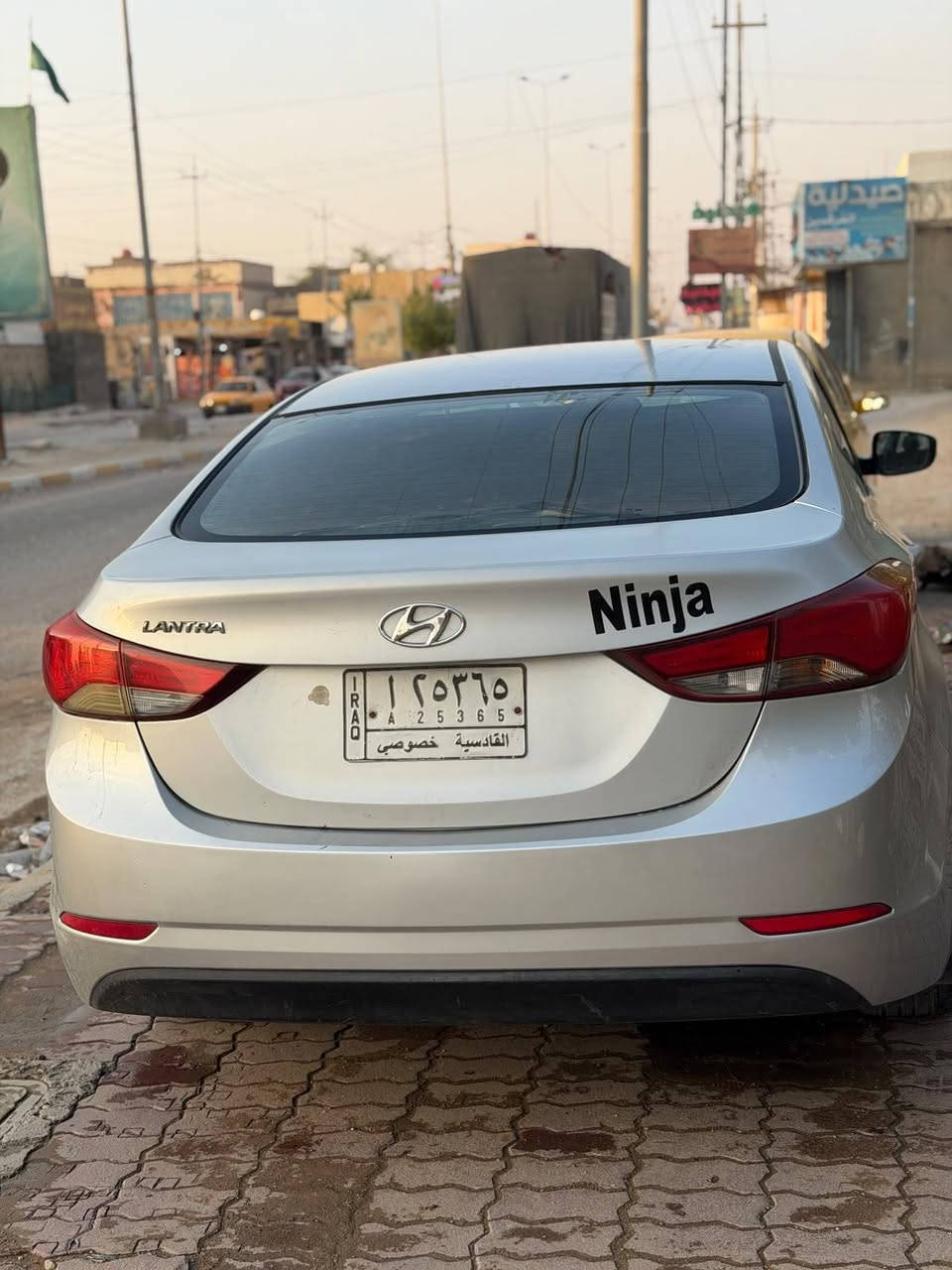 السلام عليكم بسبب الوعود الكاذبه اعيد النشر انتره خليجي موديل 16اللون سلفر بيها جاملغ الخلفي صبغ قليل  محرك 1800السياره حداديه جاهزة تبريد كير محرك كفاله  رقم قادسيه مكان ديوانيه السعر 88وبيه مجال بسيط رقمي ***********
