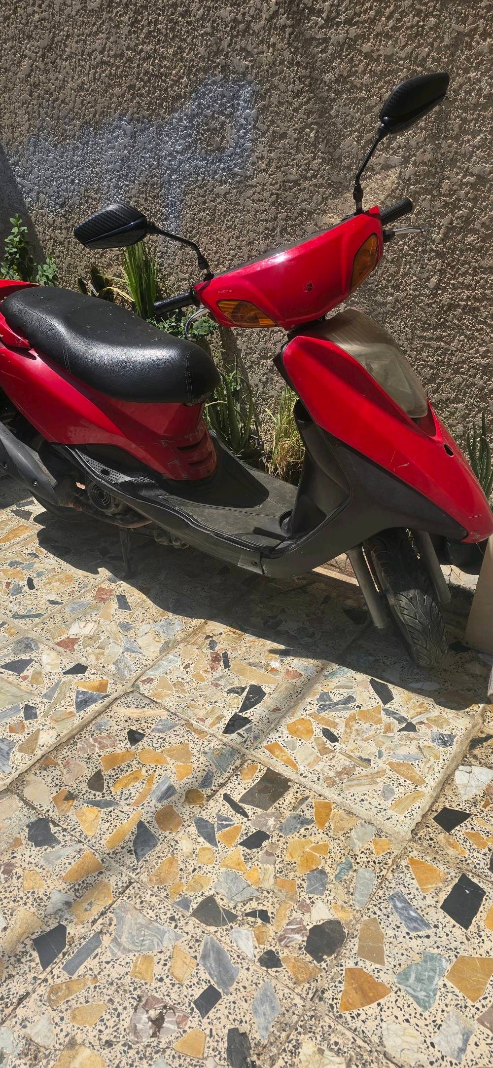 دراجهربريز نظيفه مكينه بريك دبلات كشر ابلادي دراجه نظيفه اومال جني الي ريده يتصل واني بلخدمه ***********مكاني بغداد الشعله
شنو موديل الدراجة بالضبط وسنة الصنع؟ وإذا تكدر تذكر السعة/الـCC همين.: 
مستخدم نظيف
شكد ماشية تقريباً؟ وهل بيها أي صيانة أو تبديل جديد قريب مثل زيوت، سفايف، كفرات أو بطارية؟: 
مكينه نظيفه كفرات ابلاديه شلعه اومعدله سلف هندر بطاريه جديده 
هل أوراقها وأوراق الملكية كاملة وجاهزة للبيع؟ وبيها رقم شاصي/مكينة واضح؟: 
اوراقه موجوده 
بيها أي ملاحظات أو عطل خفيف مو مبين بالصور، مثل خبطات بالشاصي، ضعف بالنور، أو خدوش إضافية؟: 
ملاحظه الصالنصه ملحومه 
السعر شكد؟ وهل بيه مجال للمساومة لو السعر نهائي؟: 
٤٠٠ وبيه مجل حق الجيه 