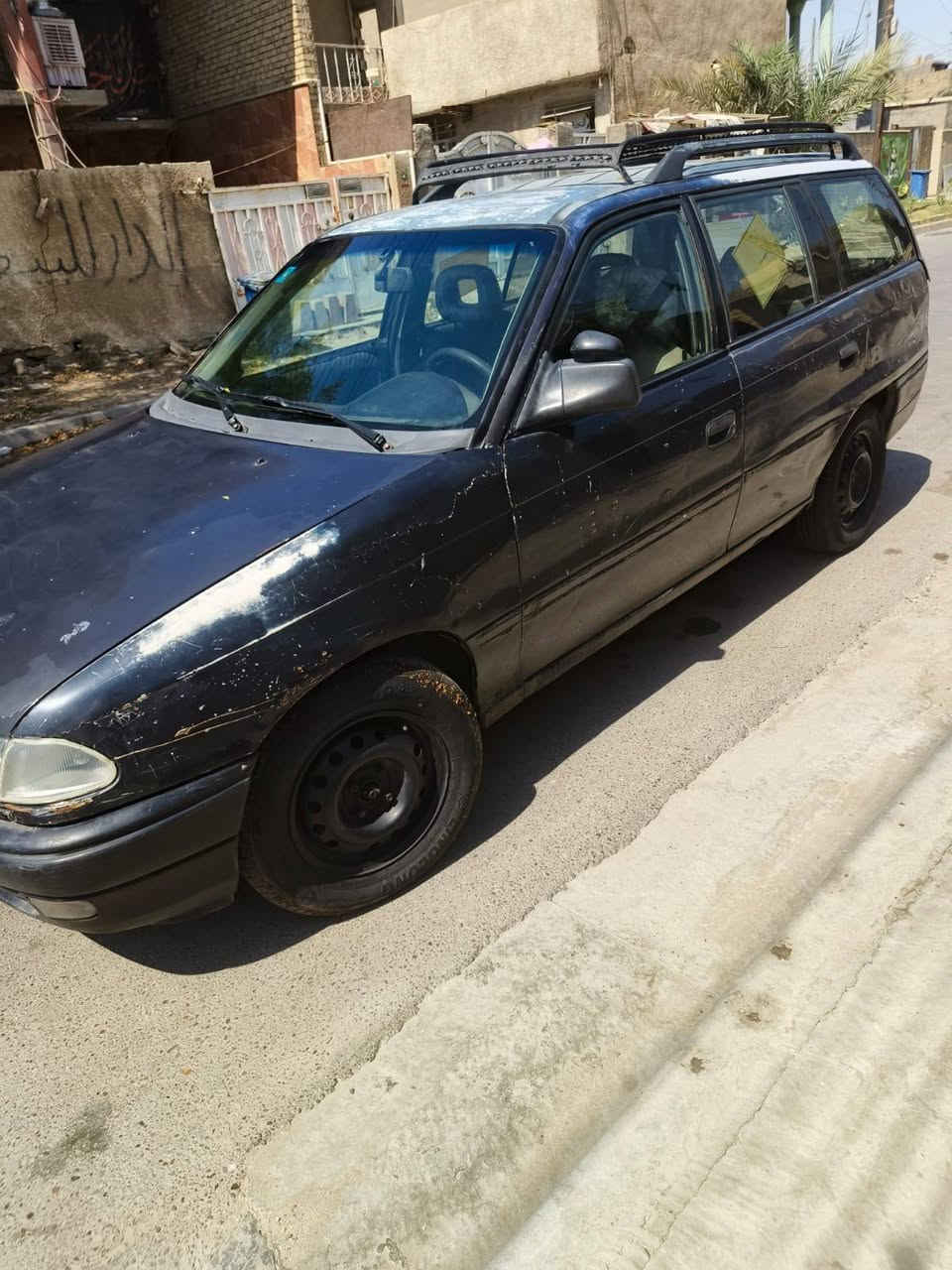 السلام عليكم اوبل استره للبيع موديل 96 محرك 1600كير عادي رقم بغداد انكليزي ابسمي السياره السعر 30 وبيها مجال بسيط العنوان بغداد مدينه الصدر للاتصال ***********
