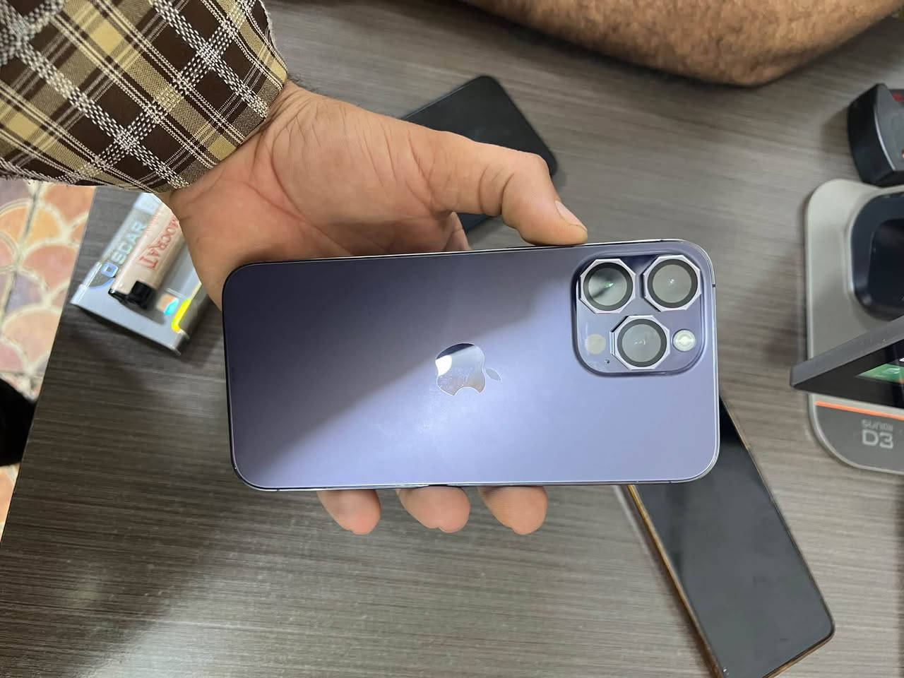 سلام عليكم ايفون 14 بروماكس ذاكره 256 بطاريه 81 بلاديه محدث اخر تحديث 27 شرق اوسط ZA/A نموذج M تلفون نضيف معنى الكلام وتر تلفون  دبل شريحه دبل مو تك سعرها 900 وبيه مجال بسيط رقمي ***********
