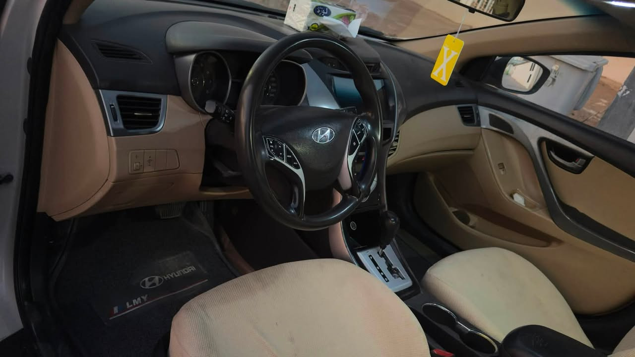 النترا 2012 فول بيها صبغات ابيع حزام بدون ضربة داخل لون حليبي مكانها نجف رقم اربيل انگليزي هزه جديده 
السعر 85 وبيها مجال
***********رقم الهاتف بي وانساب
