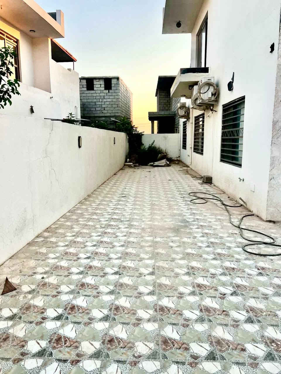 القريه الذهبيه • ٣٠٠م • ٣ غرف