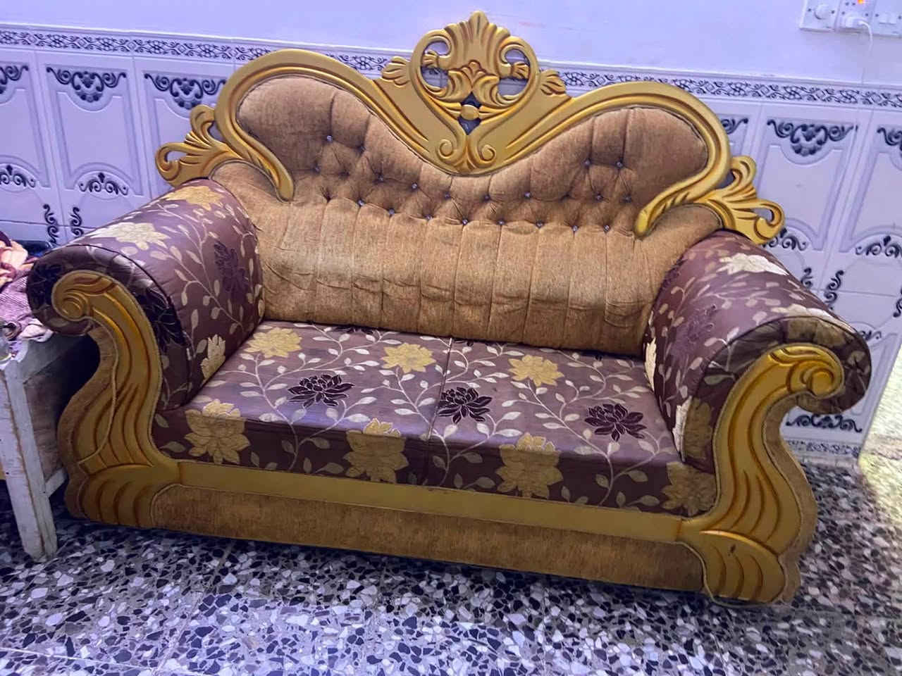 تخم عشر مقاعد وكراسي وطبلات للبيع للتواصل ع الرقم ‭***********‬
