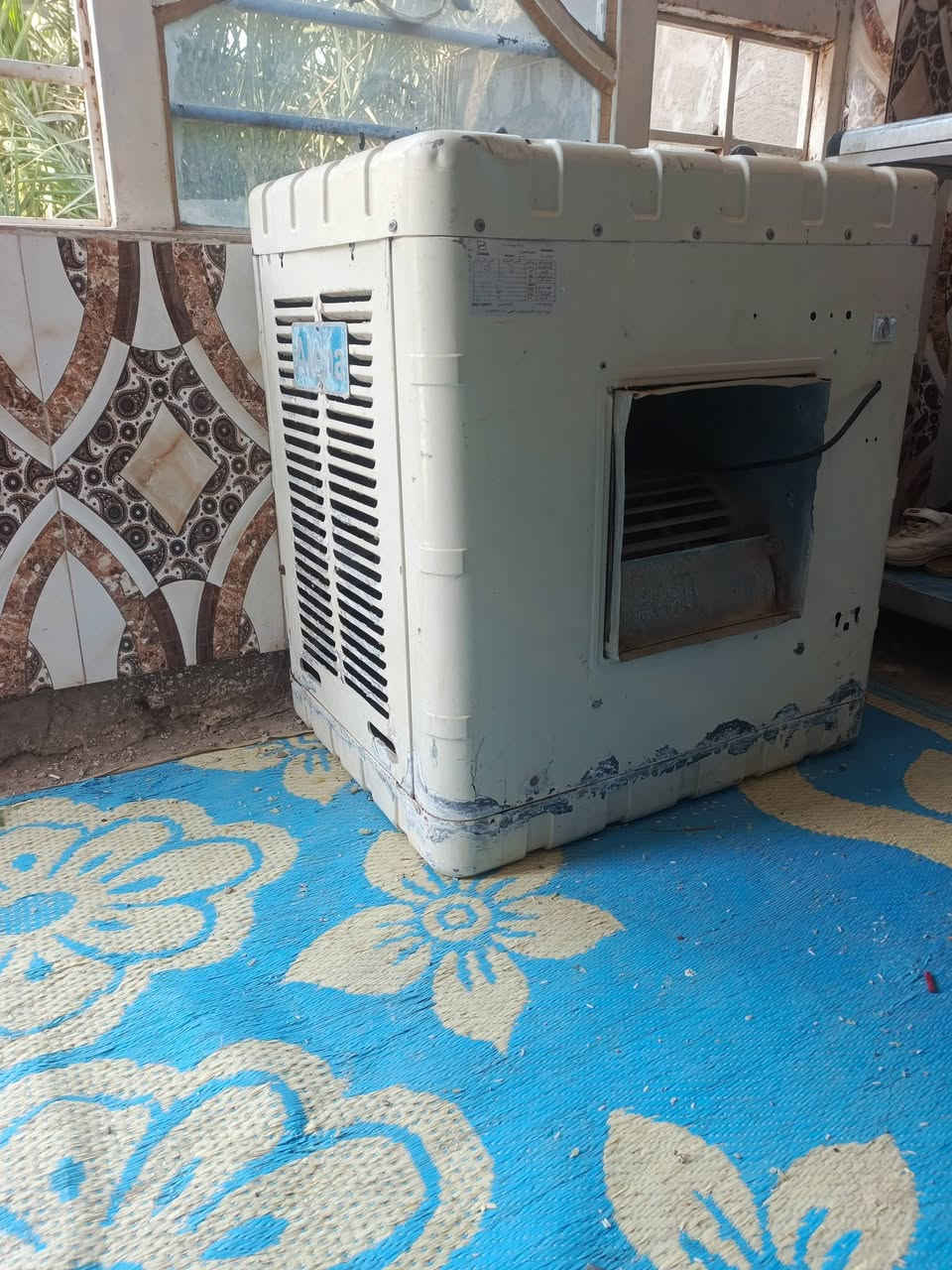 سلام عليكم مبردات ثنين لبيضه حجم صغير وزركه حجمه اكبر سعر لمبرده زركه 75 جديده مصارله شهرين طالعه من لمعمل ولبيضه سعره 40 بعده نضيفه لستفسار *********** بي واتس
