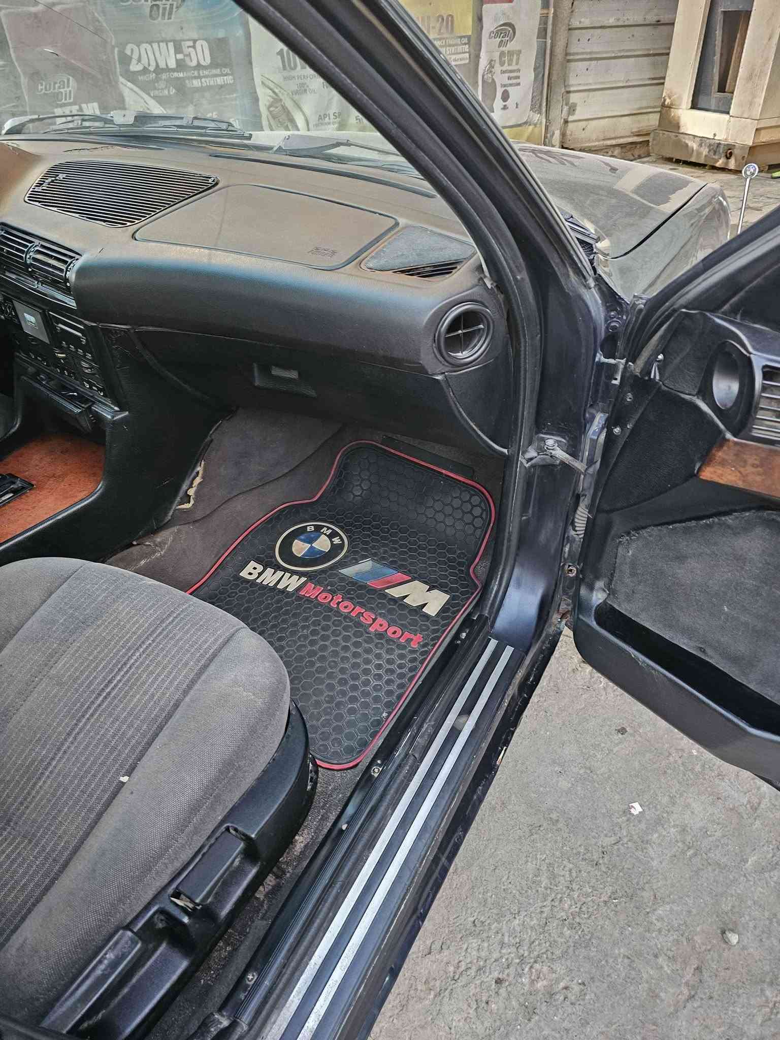 بيع مستعجل BMW 1994جديده يعنى الكلمه كير محرك تبريد حداديه كهربائيات كفاله عامه السعر 38 حله شارع 60
*********** حلة, بابل
