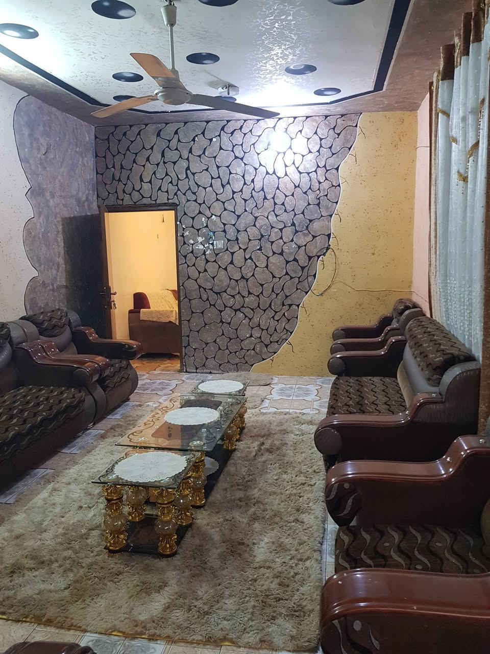 بيت البيع مساحته 👈120👉 متر قاط واحد👉 وكو غرفه فوك عوزها بس صب السكف مالها يصير قاط ونص غرفه نوم وستقبال ومطبخ وحولي وترك وكراج الرضيه سراميك الصطح مطبك شتايكر مجاري ريسيه كهرباء ماي سحب جاهز البيت👈 البناء بلوك👉 👈بلزراعي مال بيت ضيفان👉 ثاني فرع بلزراعي شارع مالته مفتوح👈 العنوان بغداد منطقت بوب الشام 👉جاي من القوس ع يدك اليمنه البيت كامل مكمل من كلشي جيب غراضك وكعد كبل بي 👈السعر 50👉 بي مجال 👉 ا مايرهم قصط ولا مقدمه حاضر فلوسه البيت ليريد يشوف البيت من داخل ومن خارج يدخل علي خاص ادزله مقطع فيديو مال البيت مصوره مقطع فيديو كامل اتصال برقمي او خاص عادي بي وقت *********** واتساب👉
