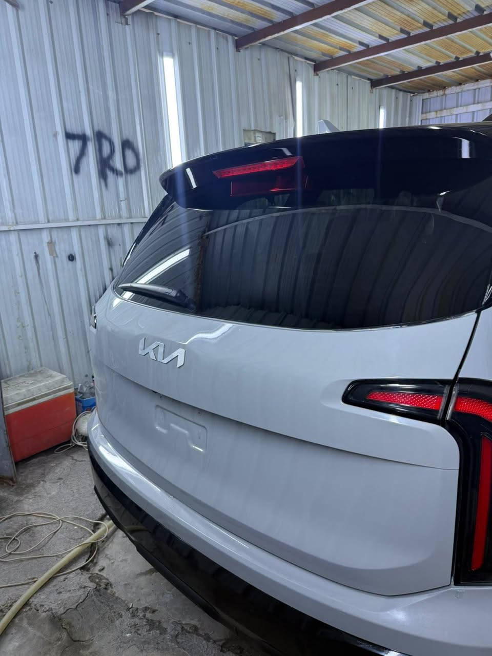 #سعر_منااااسب 
 كيا توليرايد اللون  اسمنتي  مميز   2023 SX 
فول  مواصفات اعلى فئة  وارد امريكي 
بلاك ادشن بدون اير باك 
عداد السياره 37mi
المواصفات
فتحة سقف بانوراما , بصمه, تشغيل عن بعد,  شاشه كبيره
كشنات تدفئه تبريد , رادار امامي. رادارات جانبيه
لايت دبل عدسه , مرايات شفط
حساس وقوف ذاتي , فور ويل درايف
جنطه كهرباء , حساسات خلفية
كشنات سياحيه منفصله VIP
وباقي مواصفات SX برستيج
ويل كب سبورت اسود حجم 20
الحقيقة سيارة تحفة
بدون رقم تترقم اي محافظة ماعدا الشمال... حادثها جاملغ وبنيد وجاملغ خلفي 
بدون ايرباك كلشي بيها مكفول
صور الحادث مرفقة
مكان السيارة البياع

رقم صاحب السياره 
***********
السعر :: اطلبه بالتعليقات يصلك خاص 📩

#ادارة_الصفحه ⚡

ملاحظه / 🔴
مدير الصفحه غير مسؤول عن بيع وشراء واصوليات السياره نحن صفحه لعرض السيارات فقط.
