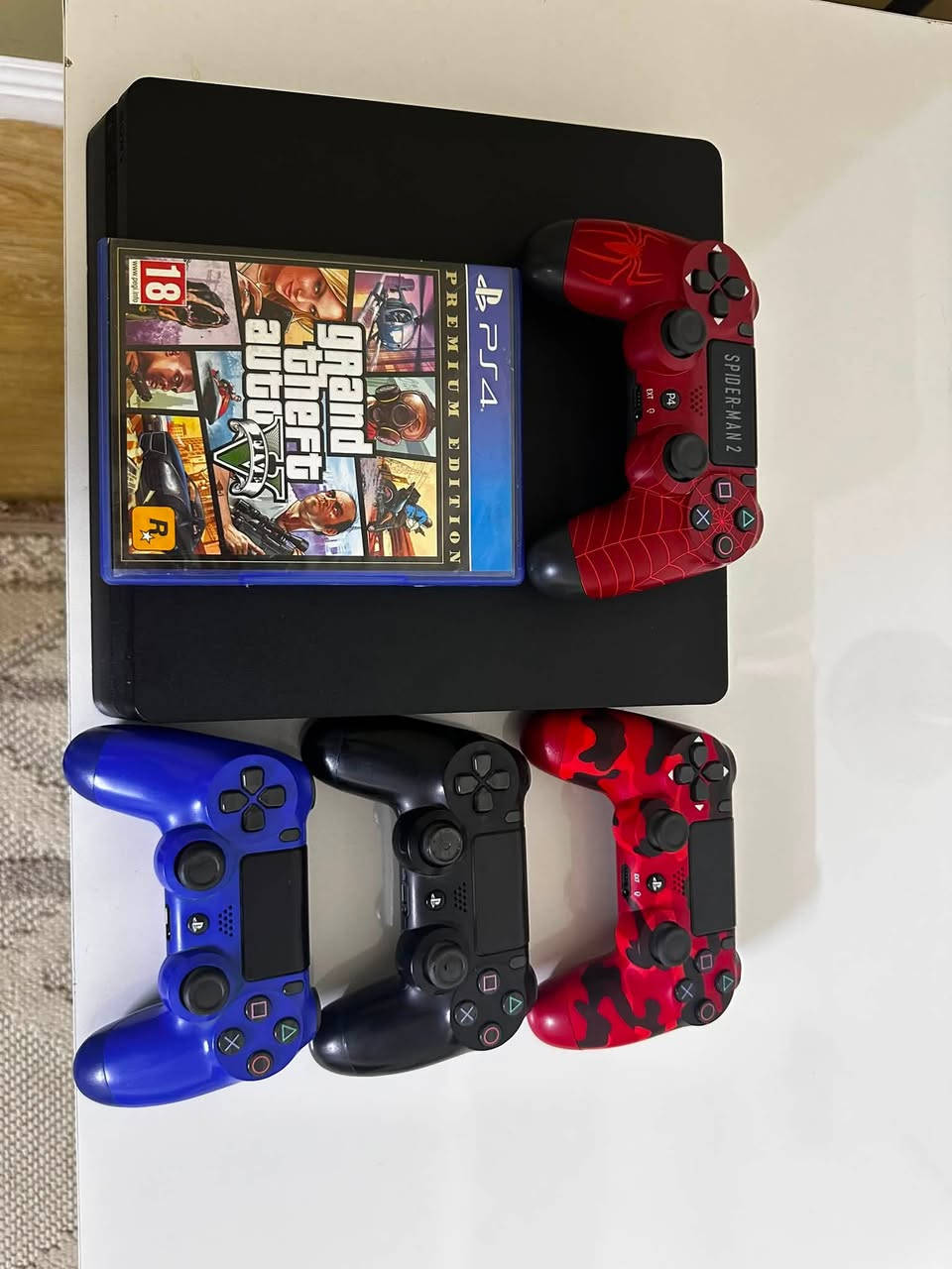 200 قفل /// السلام عليكم بلي 4 سلم نظام 13 ويا 4 جوستكات وقرص GTA5 وبلاك اوبس 3 وفيفا 26 مكاني بغداد ***********
