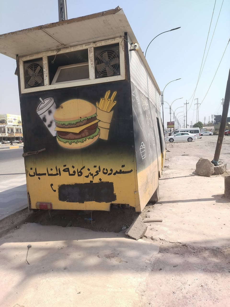 السلام عليكم
 سياره شغاله 
    كوستر مطعم متنقل كامل أغراض 
كلشي متوفر بيها مجرد بس تفتحها
مطعم كامله
وسياره كامله للبيع المكان ديالى بعقوبه تقاطع القدس
         واي استفسار الاتصال عل رقم
           ***********
