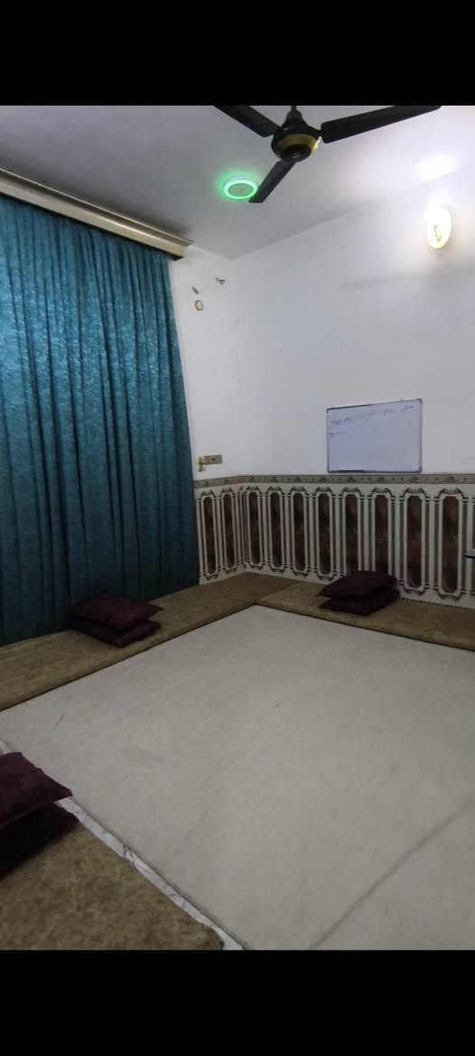 بيت للبيع في منطقة السوره شارع 100 طابو زراعي
مساحة الارض 385 ومساحة البناء 220 

بناء طابوق حديث بسنة 2018  

الطابق الاول بي غرفتين نوم كبار واستقبال وهول وصاله جبيره ومطبخ حار وبارد وحمام 

والطابق الفوك بي غرفة نوم وحمام وبيتونه

للأستفسار عن السعر  راسلني خاص او اتصل على هذا رقم  

***********

