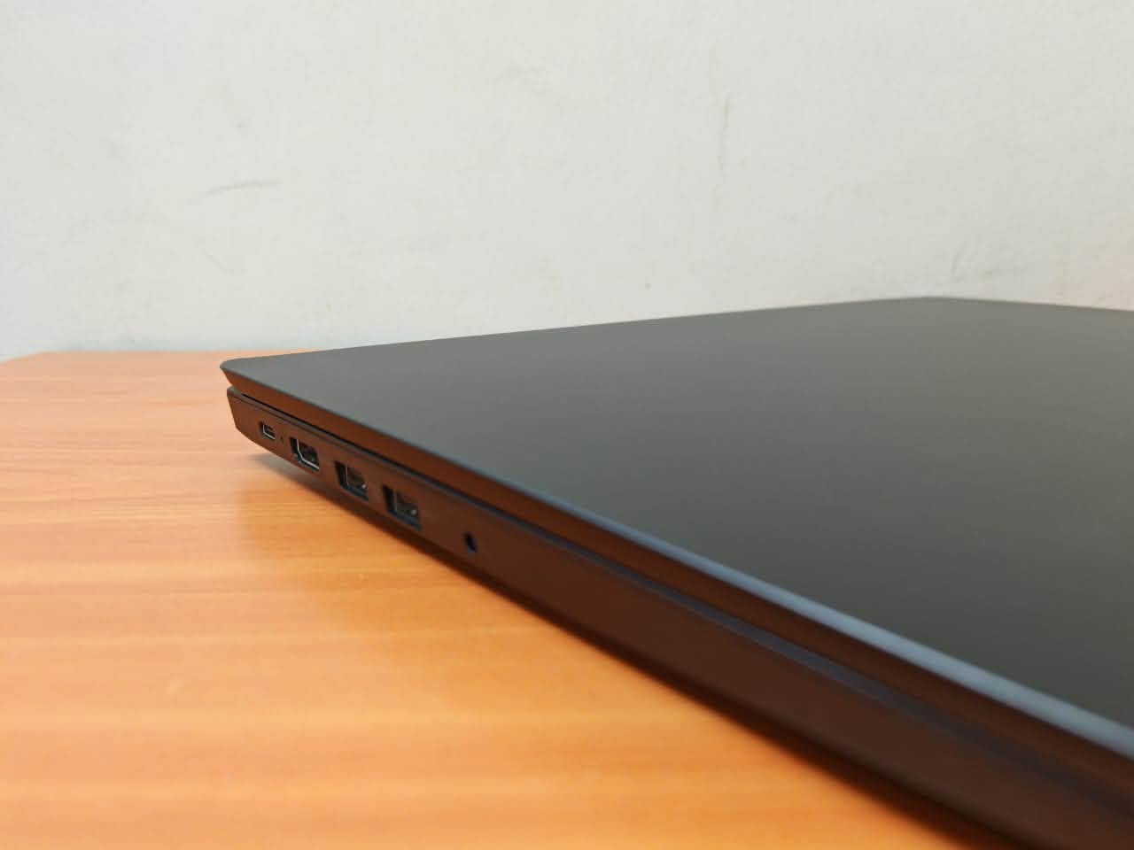 معالج رايزن 5 3500u يوازي i5 الجيل 10
رام 8 كيكا ddr4
هارد سريع 256 ssd
شاشة دقة 1920X1080 حجم 15.6 حواف نحيفة
كرت شاشة rx viga 8 حجم 2 كيكا و شير 4 كيكا
وندوز 10 برو
سوبر سلم نحيفة وزن خفيف
شحن تايب سي مع شاحن 65 واط
سعر375الف
ناصريه مركز 
تواصل خاص متواجد او
***********
