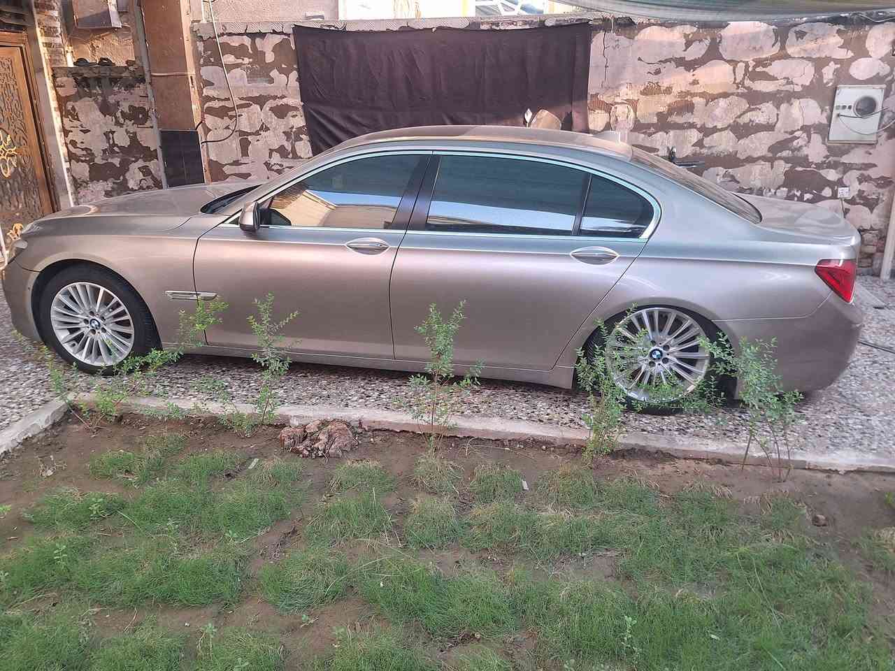 سلام عليكم سياره بي ام دبليو موديل ٢٠١٢ حجم ٧٥٠ توين تيربو سياره ادوات جديده معنا الكلمه مكفوله من كصه وسرقه وعشاير مكانه حله السعر ٨٥ وبيه مجال ***********
