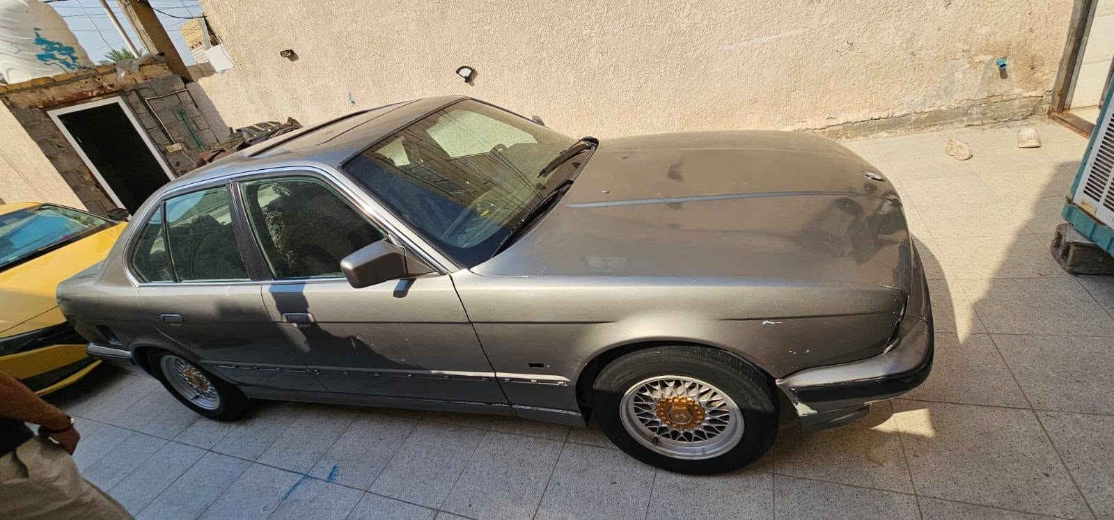للبيع بي ئم 
535مفتوح 
موديل 1991
رقم مثنى 
السياره  مبدل كير ومكينه جديد 
سنويه ساقطه من 2021
سياره نفس ما هيه كدامك  
بيها جاملغ السايق خفيفه ممصلحه 
السياره جاهزه يحتاجلها بس ترتيب  دواخل 
***********
السياره موجوده بكربلاء
 السعر  30$
