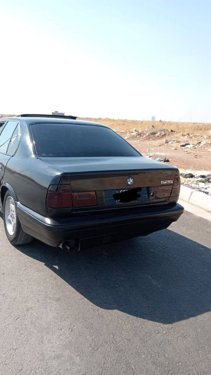 (سلام عليكم)
بي ام دبليو/موديل1993/حجم525/مكينه520/كير توماتيك/لون/اسود
مواصفات/جام كهربائي+بجم عريض+سلايت كهربائي+لايت زينون/
حداديه 100/100تخم تاير جديد كهربائيات كلها شغاله مابيهه نقص رقم فحص مؤقت بغداد بيهه باج مرور وعقد مابيهه تحويل/مكاني شركاط السعر 35$وبيهه مجال بسيط اي استفسار *********** اتصال 
*********** واتساب
