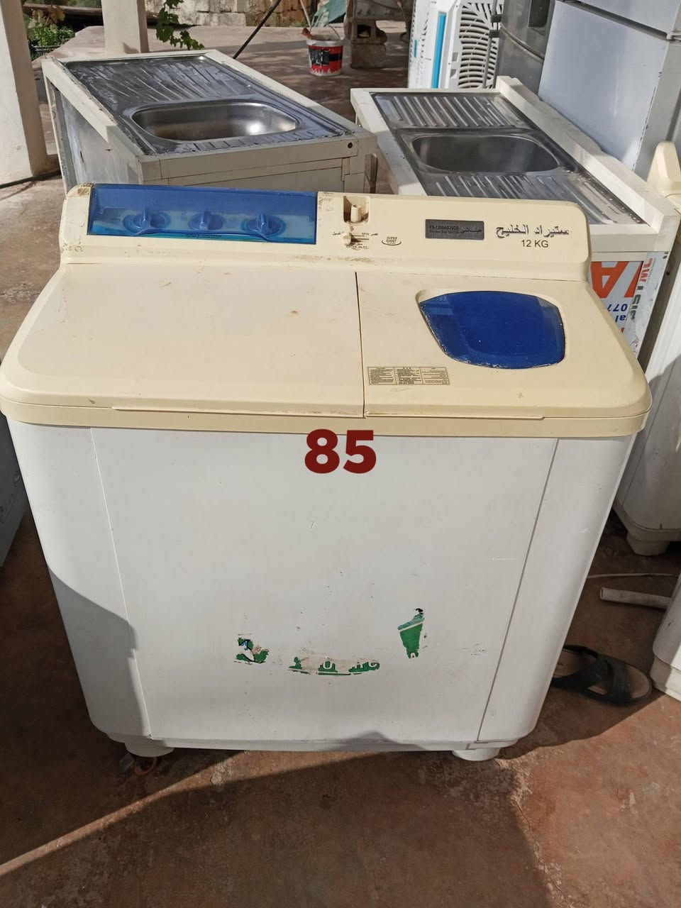 مسواك جديد غسالاات 
مجمدات 
ثلاجه
بلازمات 
سنكات 
السعار بصور ولحد يخابرني علا دين ابد رجاء بيع نقدي فقط
مكان محلي ناحيه العباسي مقابيل مسجد النور قرب عباس الفياض 
***********

نص مكتوب في الصور:
- 100
- 75
- 85
- هيتاشي باب الاول حديد قفل 75
- 150